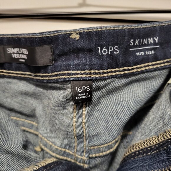 Simply Vera Vera Wang Women's Skinny Jeans 16P Mid Rise Distressed Like New - Picture 4 of 13